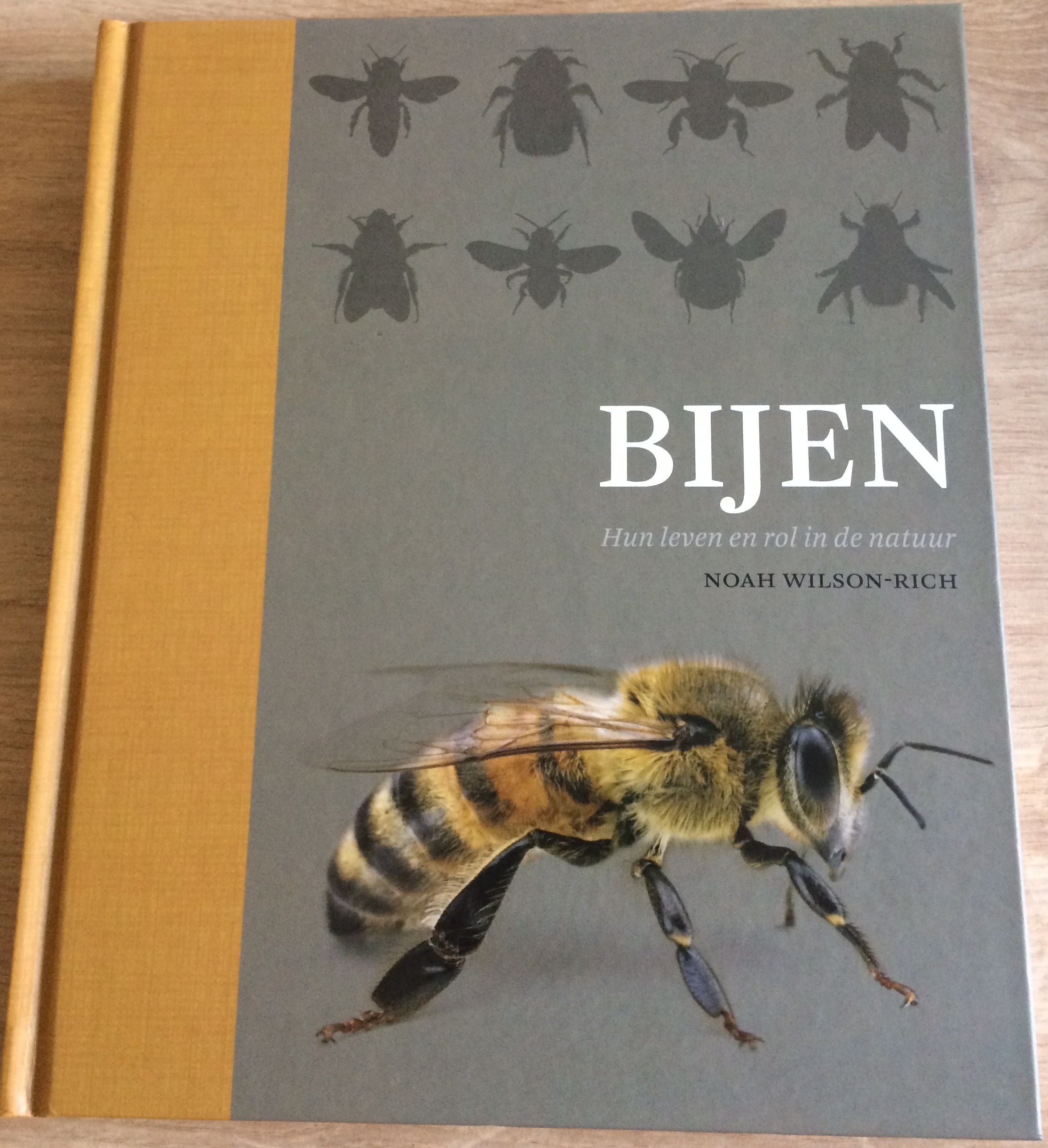 Het boek Bijen en hun leven en rol in de natuur kopen bij Imkerij De Linde