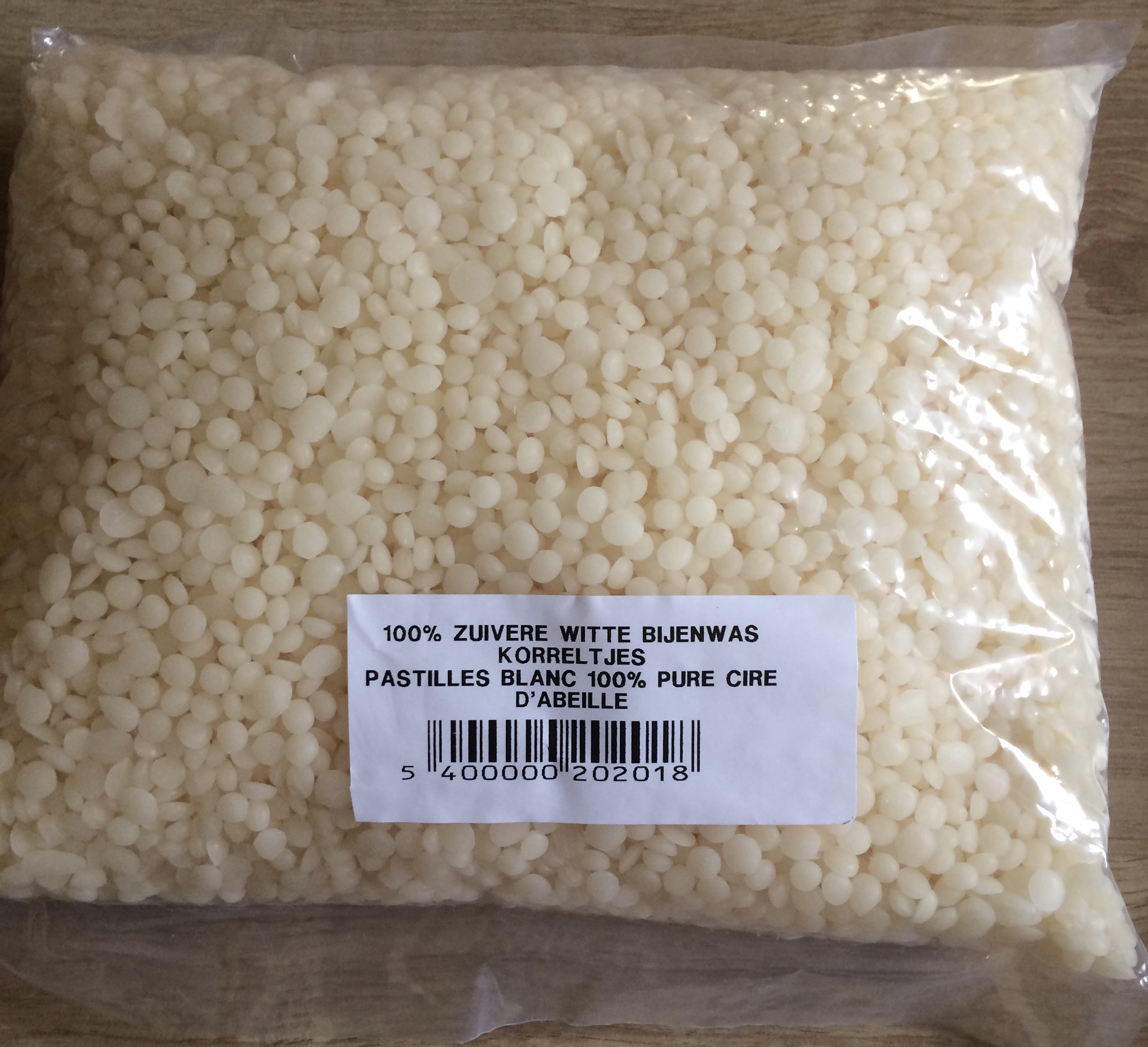 Besparing Kwelling Beweren Zuivere witte bijenwaskorrels/pastilles 1 kg - Imkerij De  Linde|imkersartikelen, honing, koninginnengelei, waskaarsen